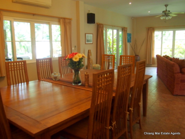 Large Family Home with Private Pool in Home in Park