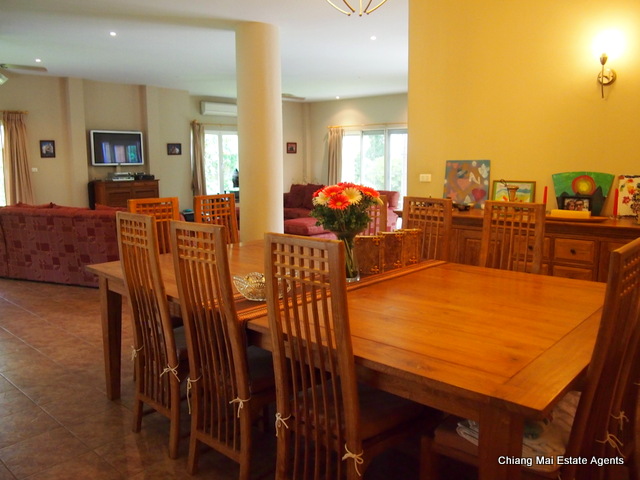 Large Family Home with Private Pool in Home in Park