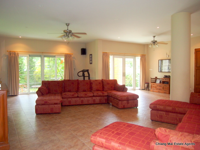 Large Family Home with Private Pool in Home in Park