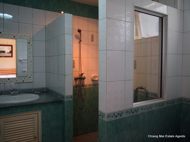 Large Family Home with Private Pool in Home in Park