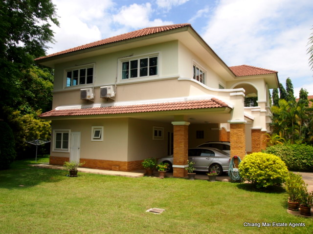 Large Family Home with Private Pool in Home in Park