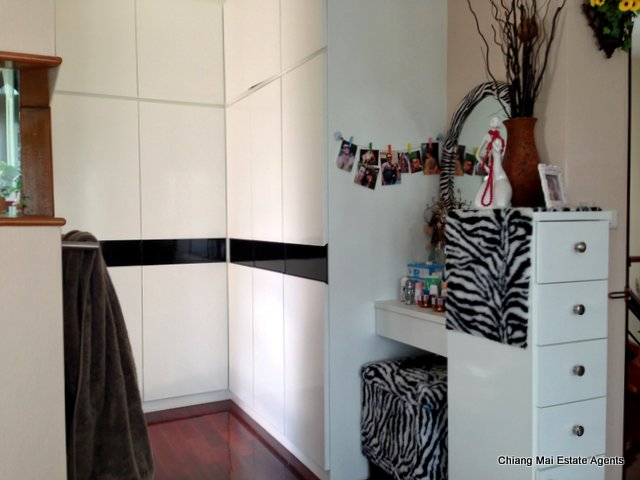Amazing 3 Bedroom House In House and View For Sale
