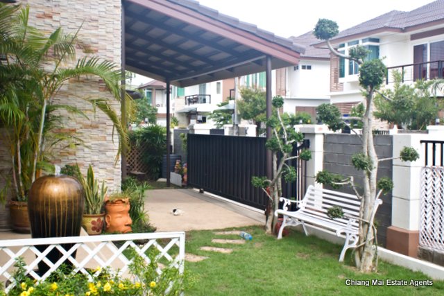 Amazing 3 Bedroom House In House and View For Sale