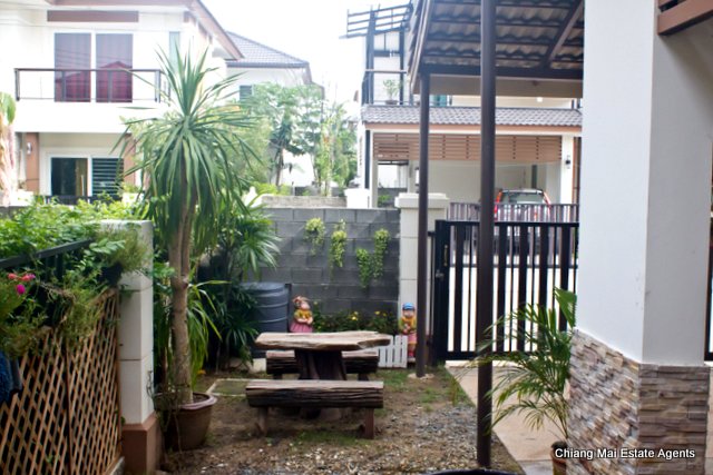 Amazing 3 Bedroom House In House and View For Sale