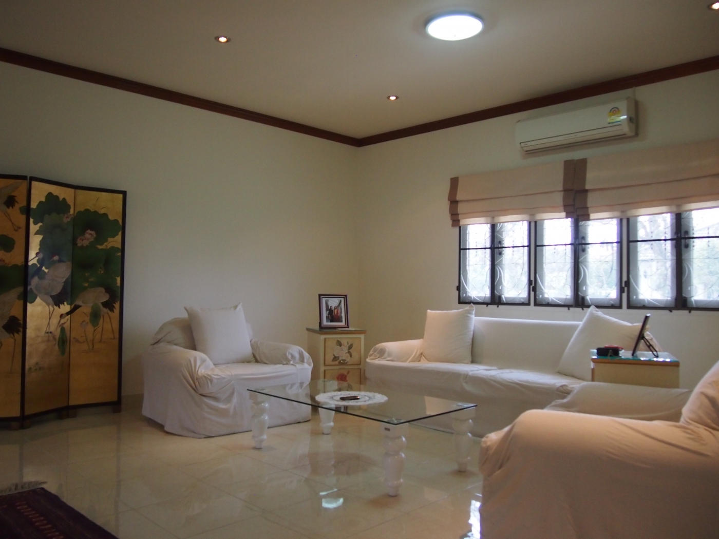 Spacious 3 bedroom home for Sale in Moo Baan Thannaboon