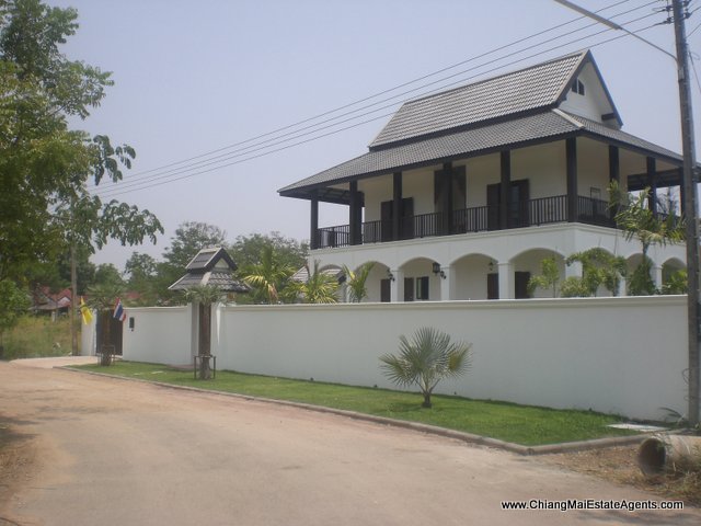 3 Bd, 2 Bth Colonial Style Home for Sale