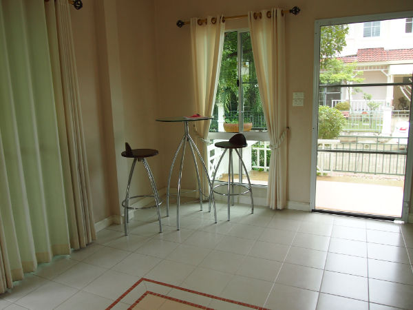 Spacious 3 Bedroom in Sri Walee