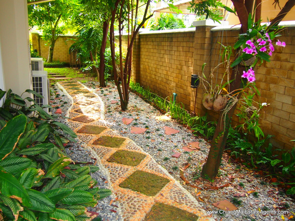 Beautifully Furnished home in Home in Park