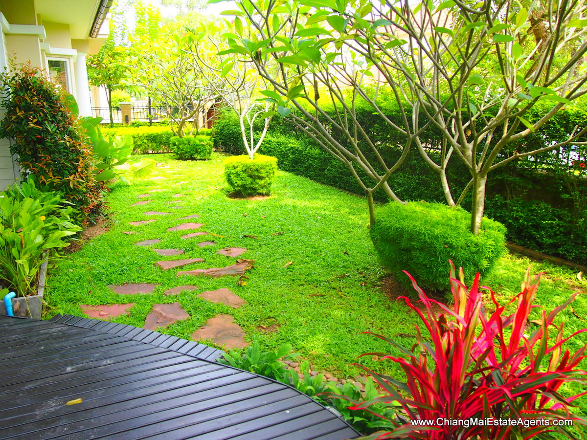 Beautifully Furnished home in Home in Park