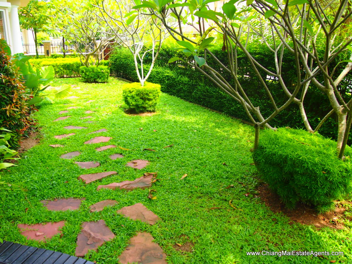 Beautifully Furnished home in Home in Park