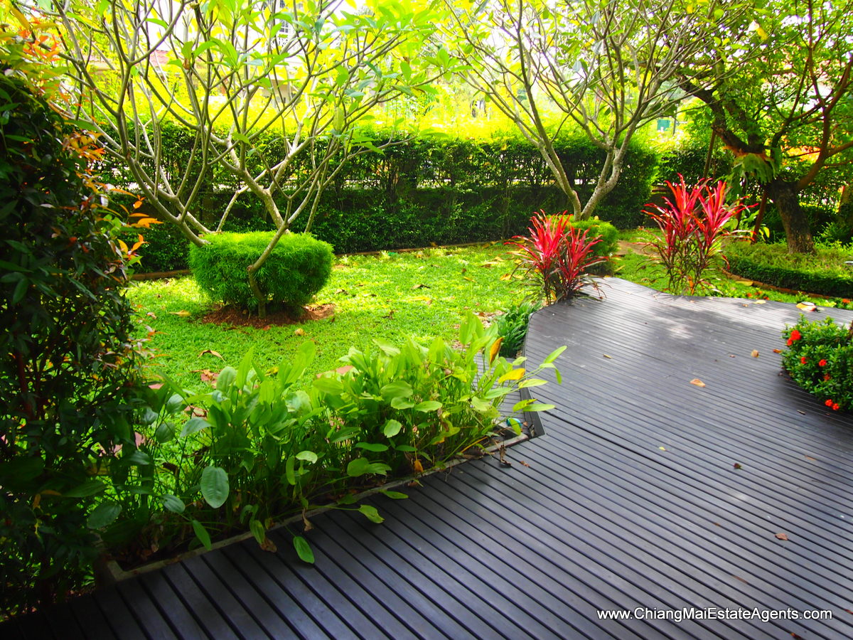 Beautifully Furnished home in Home in Park