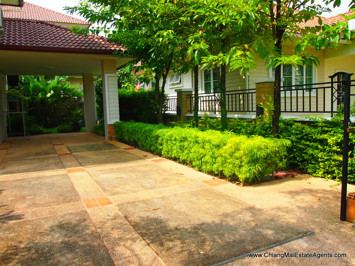 Beautifully Furnished home in Home in Park