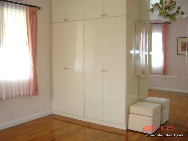 5 Bedroom House for Sale in Lanna Tara