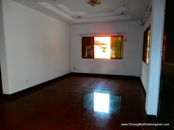 4 Bed Unfurnished Home in Moo Baan Pimook