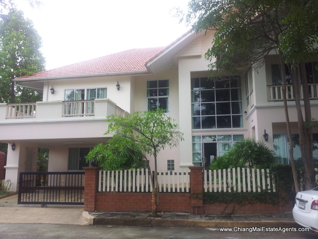 House for rent with swiming pool.