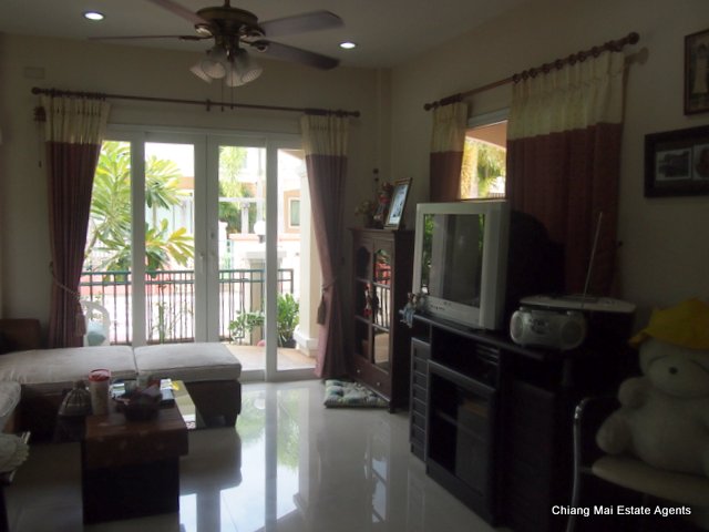 Beautiful Quiet 2 Story House