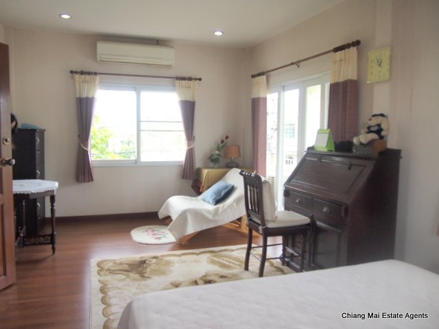 Beautiful Quiet 2 Story House