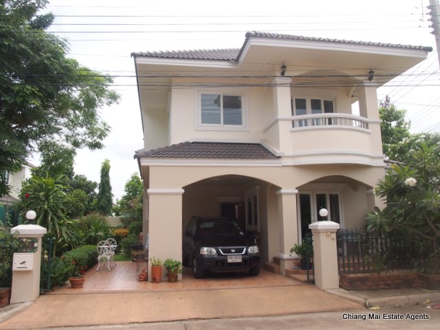 Beautiful Quiet 2 Story House