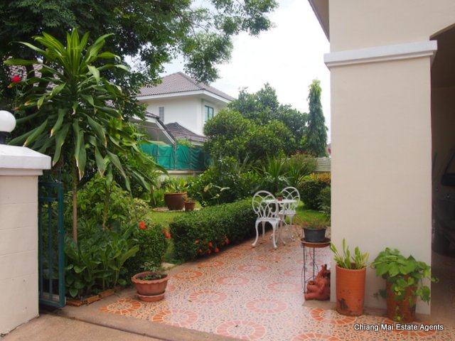 Beautiful Quiet 2 Story House