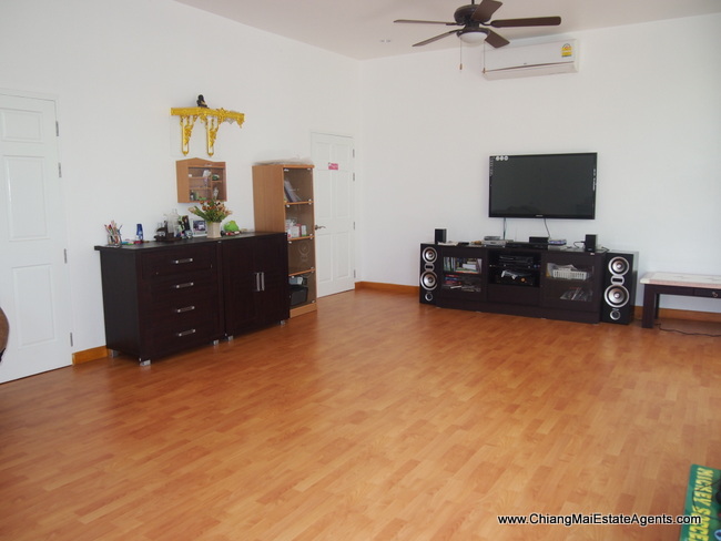 Comfortable 3 Bedroom Bungalow in Hang Dong
