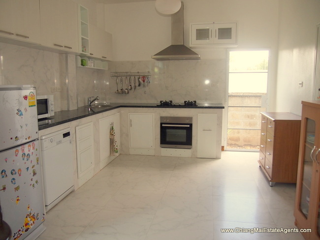 Comfortable 3 Bedroom Bungalow in Hang Dong