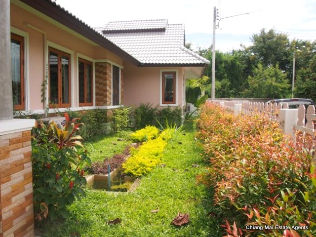 3 Bedroom Bungalow in Lanna Village For Rent