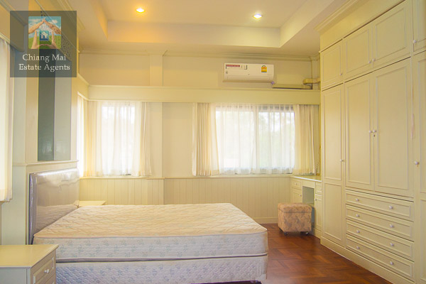 Beautiful Fully Furnished 3 Bed/ 4 Bath Home for Rent