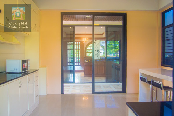 Beautiful Fully Furnished 3 Bed/ 4 Bath Home for Rent