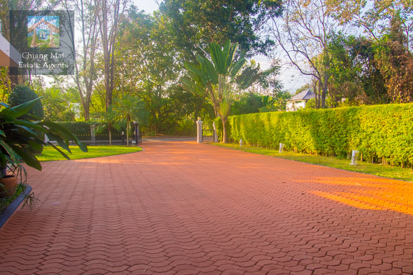 Beautiful Fully Furnished 3 Bed/ 4 Bath Home for Rent
