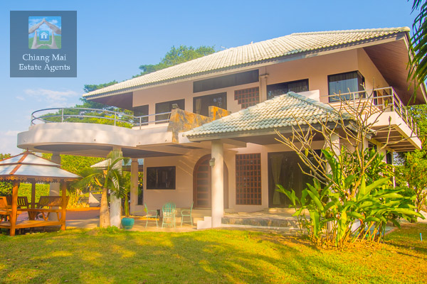 Beautiful Fully Furnished 3 Bed/ 4 Bath Home for Rent