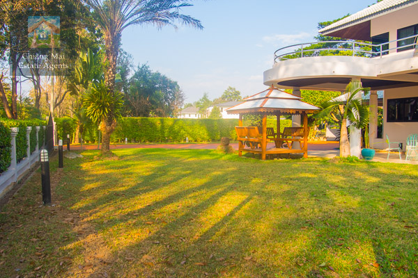 Beautiful Fully Furnished 3 Bed/ 4 Bath Home for Rent