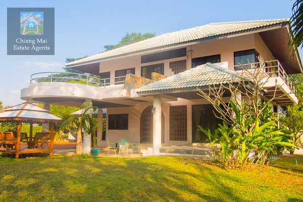 Beautiful Fully Furnished 3 Bed/ 4 Bath Home for Rent