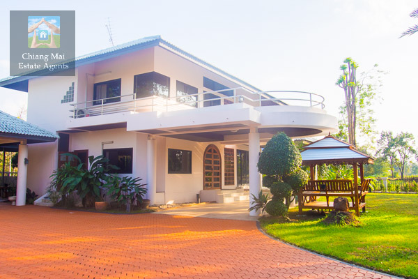Beautiful Fully Furnished 3 Bed/ 4 Bath Home for Rent