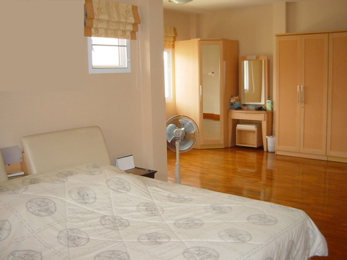 4 bedroom House near Phayup University