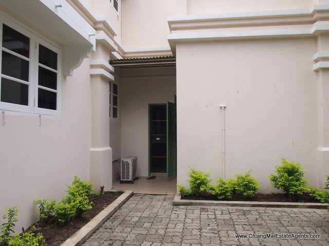 Spacious House For Sale In FaHam