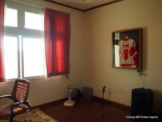 Custom Home For Sale with 3 Bedroom/ 3 Bathroom
