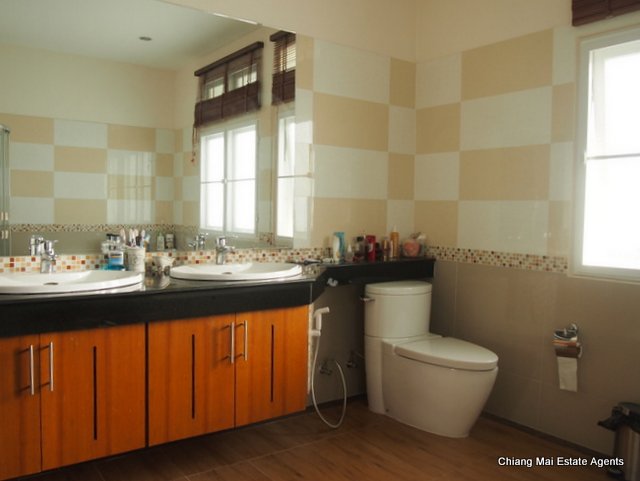 Custom Home For Sale with 3 Bedroom/ 3 Bathroom