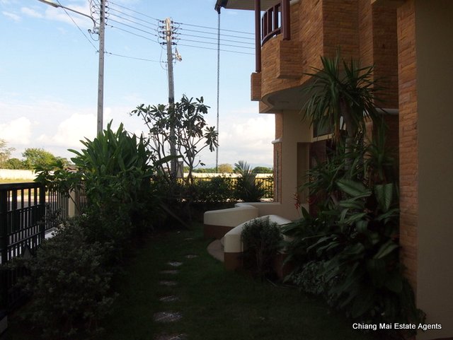 Custom Home For Sale with 3 Bedroom/ 3 Bathroom