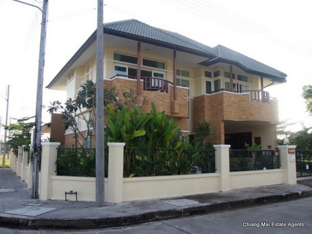 Custom Home For Sale with 3 Bedroom/ 3 Bathroom
