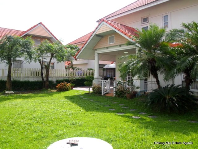 Large 4 Bedroom House in Hang Dong