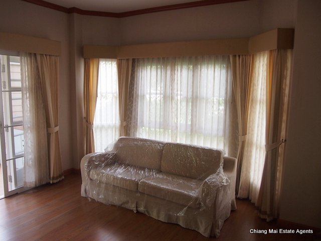 Large 4 Bedroom House in Hang Dong