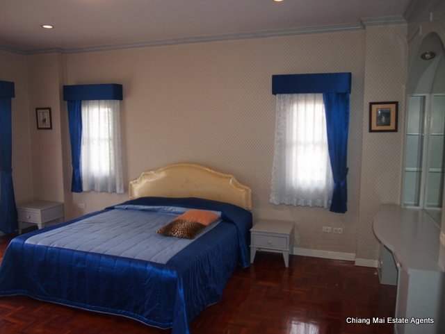 Large 4 Bedroom House in Hang Dong