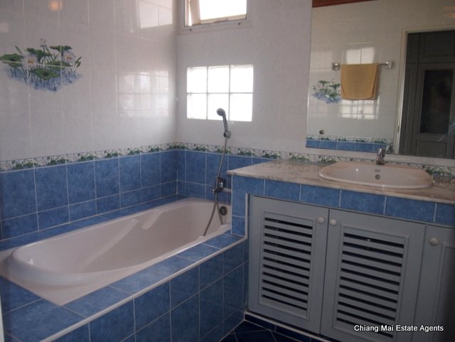 Large 4 Bedroom House in Hang Dong