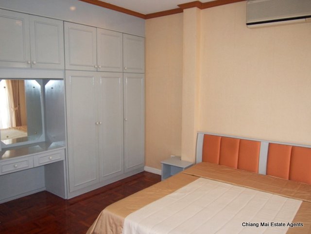 Large 4 Bedroom House in Hang Dong