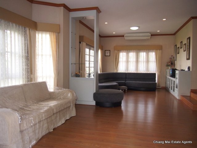 Large 4 Bedroom House in Hang Dong