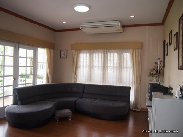 Large 4 Bedroom House in Hang Dong