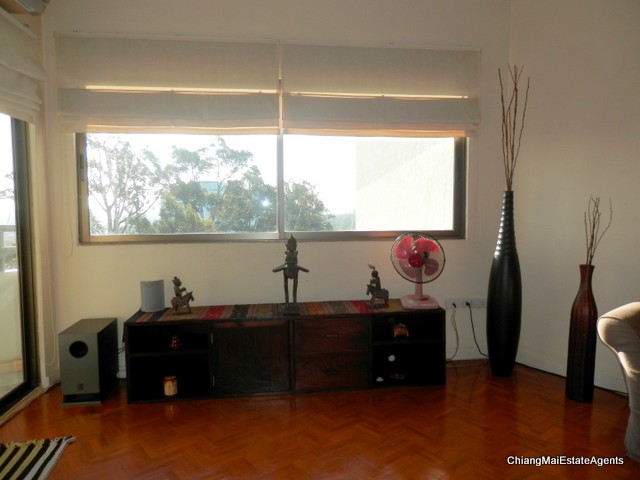 Large Riverside Condominium For Sale