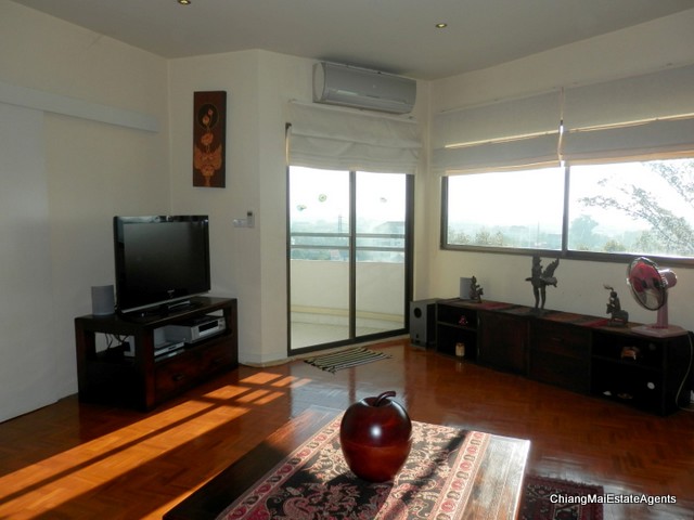 Large Riverside Condominium For Sale