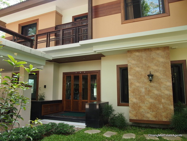 Lovely 5 Bed/ 5 Bath Home for Sale with Pool