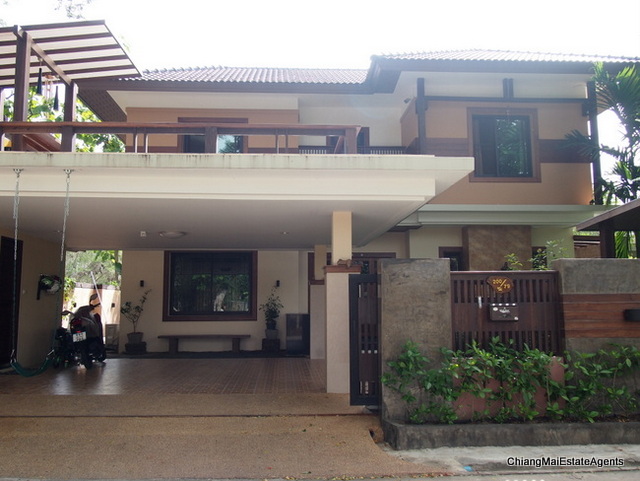 Lovely 5 Bed/ 5 Bath Home for Sale with Pool